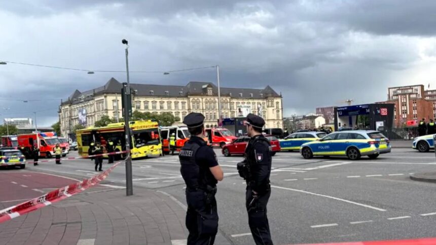 Femeia care a înjunghiat 15 persoane nu va fi judecată 1 femeia care a injunghiat 15 persoane in gara din hamburg nu va fi judecata penal care este decizia magistratilor 697870c7dc01f