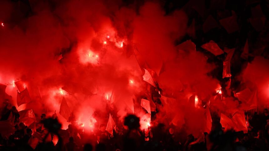 Fanii Standard Liège au vrut să intre peste jucători 1 fosta echipa a lui mircea rednic raritate in fotbal fanii lui standard liege au vrut sa intre peste jucatori 6974f454b8811