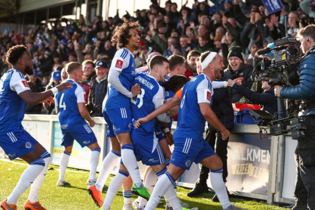 foto si video ce nebunie imagini spectaculoase dupa ce echipa din liga 6 a produs un soc de proportii in cupa angliei 6964de7715c03