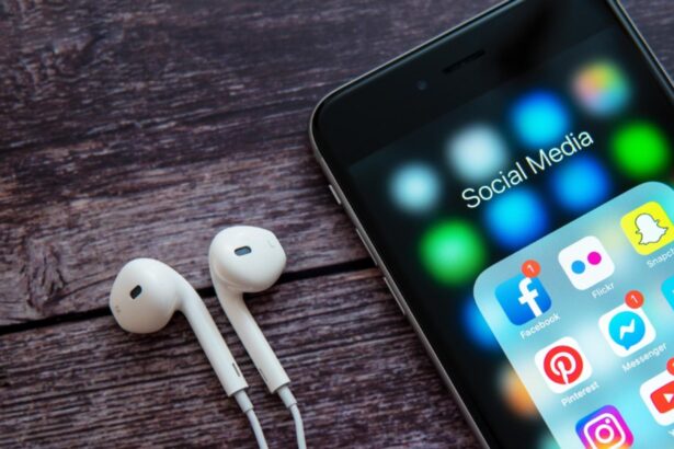 franta urmeaza exemplul australiei retele sociale ar putea fi interzise pentru adolescenti 695645d06293b