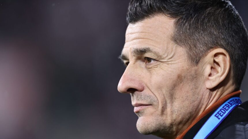 Gâlcă, criticat după Rapid - U Cluj: "N-are voie să facă asta" 1 galca pus la zid dupa rapid u cluj n a voie sa faci asta cea mai mare vina a lui 697e69ab4fb5a