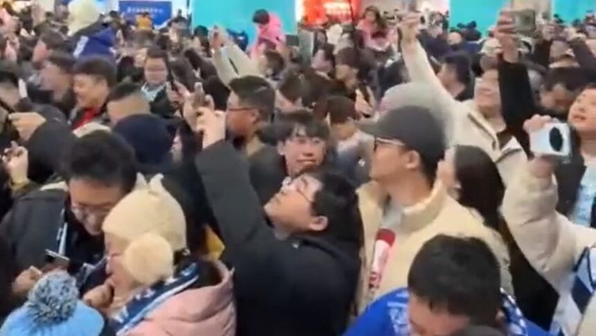 Gestul impresionant pentru Nicolae Stanciu în China 1 galerie foto gestul superb facut pentru nicolae stanciu in china de catre conducerea clubului nici fanii nu s au lasat mai prejos 6978ac309f152