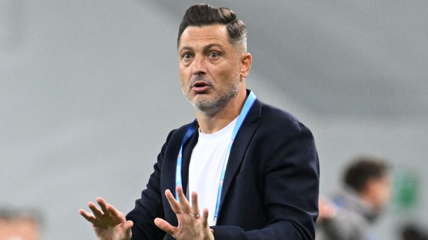 Mirel Rădoi semnează, se pregătește pentru duel cu Șumudică 1 gata mirel radoi semneaza va fi adversar cu marius sumudica 696247183f0d3