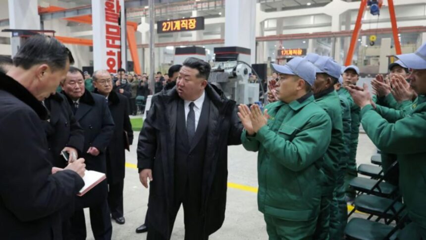 Kim Jong-un concediază un ministru fără ezitare 1 gestul necontrolat al lui kim jong un in timpul unei vizite a concediat un ministru fara sa stea pe ganduri 69723bd48a984