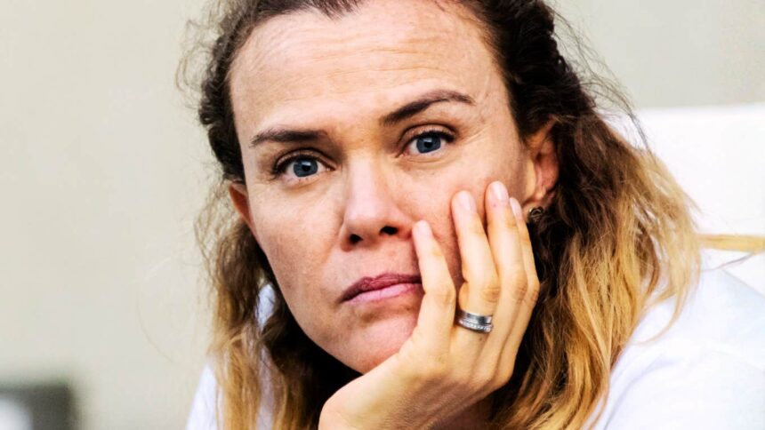 Relația mea cu mama, întreruptă acum 20 de ani 1 i went no contact with my mother 20 years ago now its everywhere 6972ec0071b92