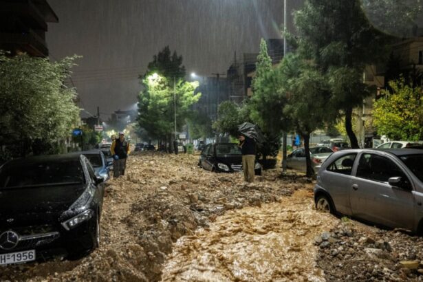 inundatii catastrofale in grecia imagini de cosmar pe strazile atenei dupa viiturile care au paralizat orasul video 6971c5c7c9570
