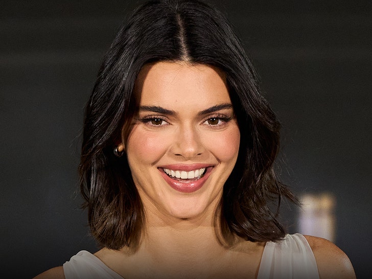 Kendall Jenner își expune posteriorul în poze seducătoare 1 kendall jenner shows off her bare butt in sexy thirst traps 6976a5da11d27