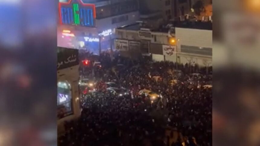 Morții protestatarilor din Iran au depășit 420 1 numarul mortilor in randul protestatarilor din iran a trecut de 420 potrivit activistilor pentru drepturile omului trump analizeaza potentiale optiuni militare 6963e9ee7c15e