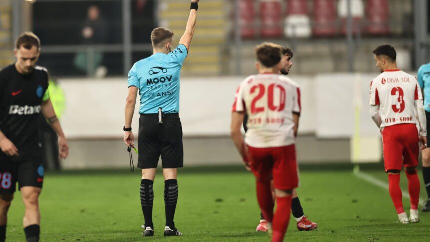 Gigi Becali îl trimite pe oficial în Liga 2 1 oficial a vazut direct cartonasul rosu iar gigi becali l a trimis in liga 2 a fost prezentat la noua echipa 6967fd821cf55