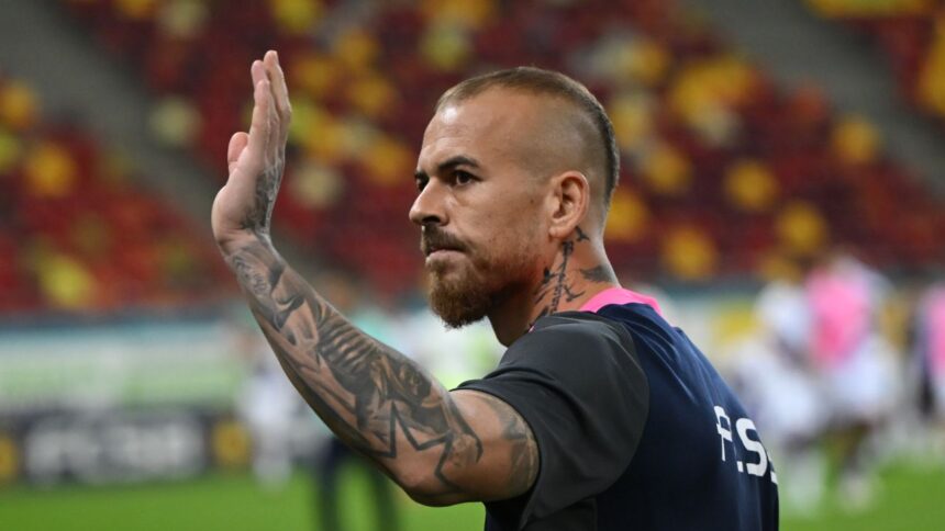 FCSB, istorie pentru Denis Alibec în Superligă 1 oficial fcsb e istorie pentru denis alibec atacantul ramane in superliga clubul nostru ii multumeste 697ce3ae49332