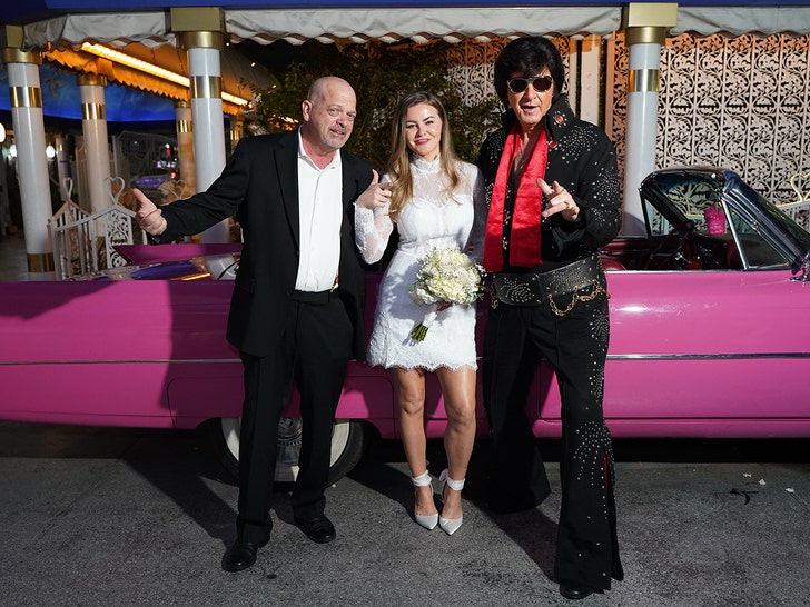 pawn stars rick harrison marries angie polushkin by elvis impersonator in vegas 695ad2345e18d