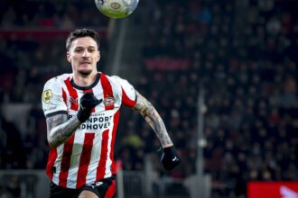 peter bosz a dezvaluit ce s a intamplat la pauza in vestiarul lui psv si de ce l a schimbat pe dennis man 6978d29ea2f12