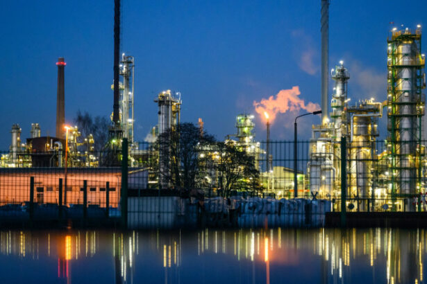 rafinaria sovietica ostatica a geopoliticii europene si motivul pentru care berlinul nu si permite sa o piarda 697aff6e5a0f3
