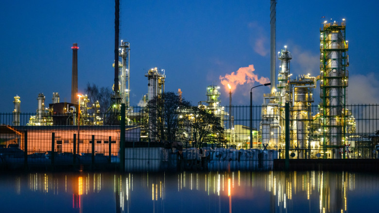 Rafinăria sovietică, ostatică în geopolitica europeană 1 rafinaria sovietica ostatica a geopoliticii europene si motivul pentru care berlinul nu si permite sa o piarda 697aff6e5a0f3