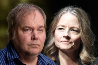 ronald reagan attempted assassin john hinckley jr believes he turned jodie foster lesbian 6968ae60986ee