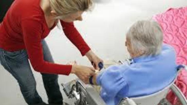 salarii badante italia 2026 sumele au crescut oficial de la 1 ianuarie cati bani primesc in mana romancele care ingrijesc batrani si ce bonusuri pot cere acum 6966538b40c54