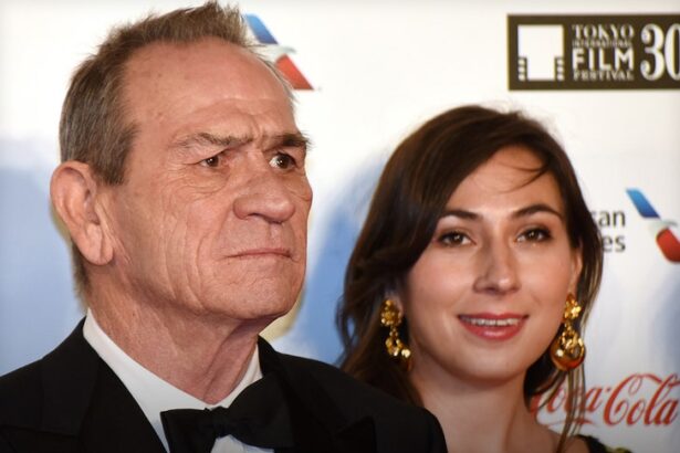 tommy lee jones and family release statement in wake of victorias death 69587b422a85c