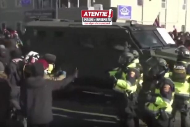 val de furie in sua un barbat a fost impuscat de agentii federali 69765490e04c6