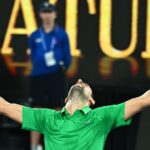 video djokovic in lacrimi dupa ce s a calificat in finala australian open gluma facuta despre sinner si ce a spus despre alcaraz 697d01090e9b6