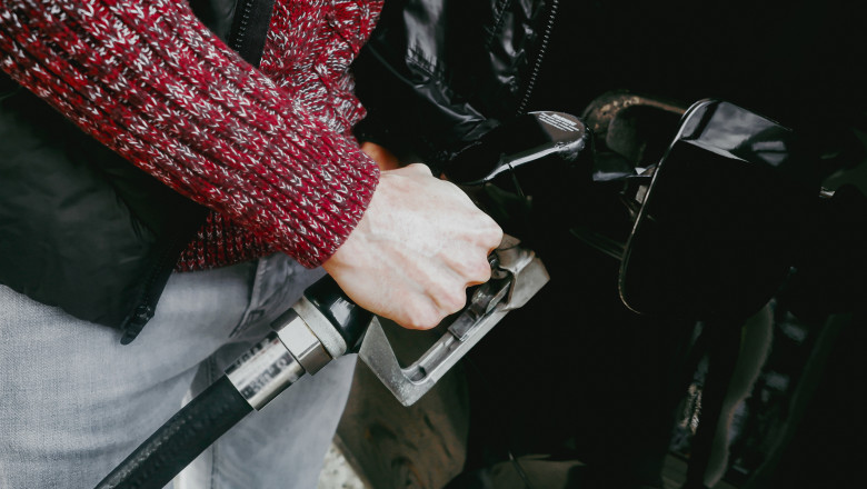 Românii plătesc mai mult pentru carburanți decât europenii 1 video romanii platesc pe carburanti mai mult decat soferii din spania austria si suedia ce loc ocupa tara noastra in topul ue 69676894d4042