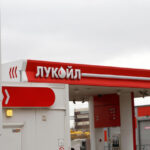 activele lukoil sunt vizate de cel putin alte doua companii in pofida acordului cu carlyle cu siguranta nu e o afacere incheiata 6984db9126568