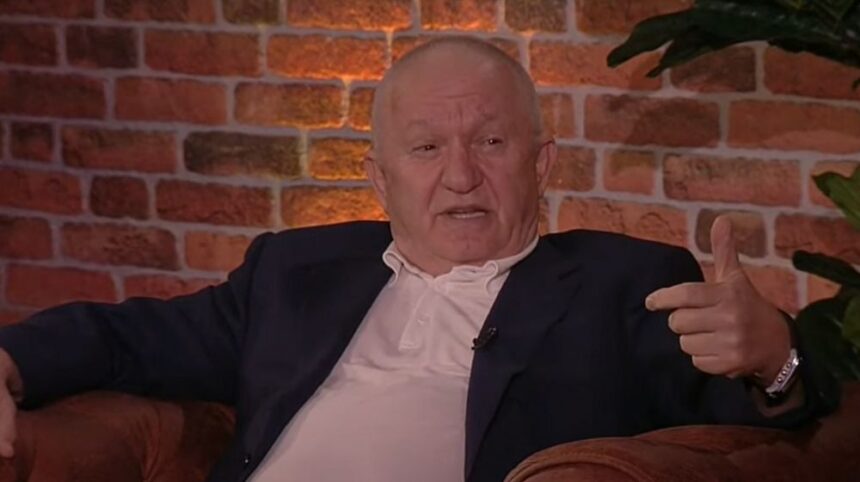 Adrian Porumboiu: O singură soluție pentru selecționer 1 adrian porumboiu este o singura solutie pentru postul de selectioner doar el poate sa preia nationala 699aa1814bccf