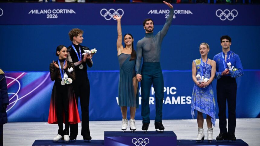 Aurul Franței la Jocurile Olimpice stârnește controverse 1 americanii au erupt dupa aurul obtinut de francezi la jocurile olimpice dezastru pentru patinaj cuplu controversat 698dba6ca5830