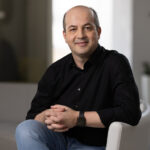 de ce raman unii angajati ani la rand in aceeasi companie intr o piata in care joburile se schimba tot mai des 6981b57852b94