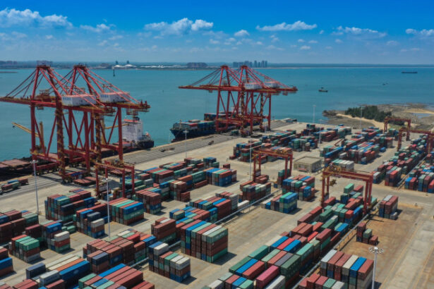 deficitul comercial al romaniei a scazut la 327 miliarde euro in 2025 dupa ce exporturile au crescut mai rapid decat importurile 6989aeba31084