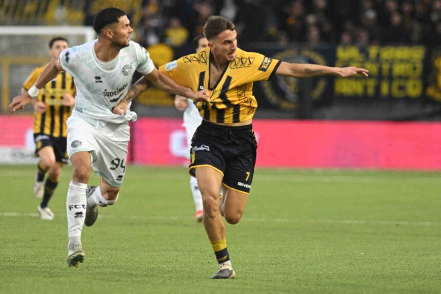 Rareș Burnete marchează primul său gol în fotbalul profesionist 1 foto rares burnete la primul sau gol in fotbalul profesionist cu adevarat frumos update cu video 699ff85f508f7