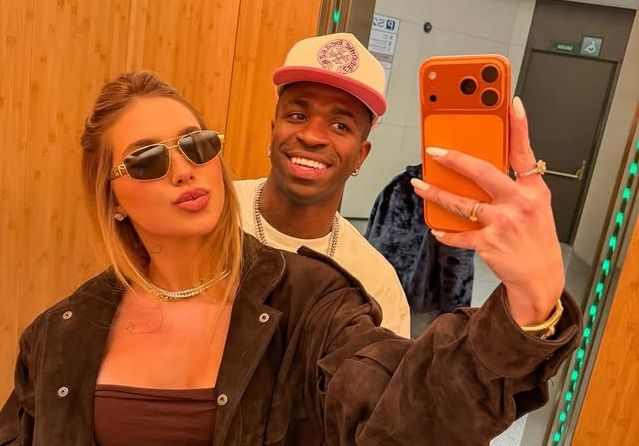 Vinicius reacționează după sărutul iubitei sale 1 galerie foto vinicius a reactionat cu doua cuvinte dupa videoclipul in care iubita sa a sarutat un alt barbat 69a32ccc9385a