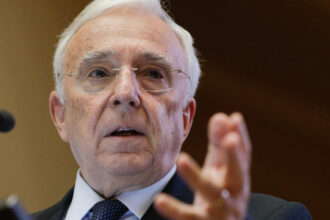 guvernatorul bnr mugur isarescu va prezenta miercuri raportul trimestrial asupra inflatiei care sunt noile prognoze 699595a1e039a