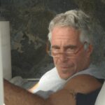 jeffrey epsteinar fi fost strangulat nu spanzurat scenariul lansat de un legist care a asistat la autopsie 698f3b385cbc7