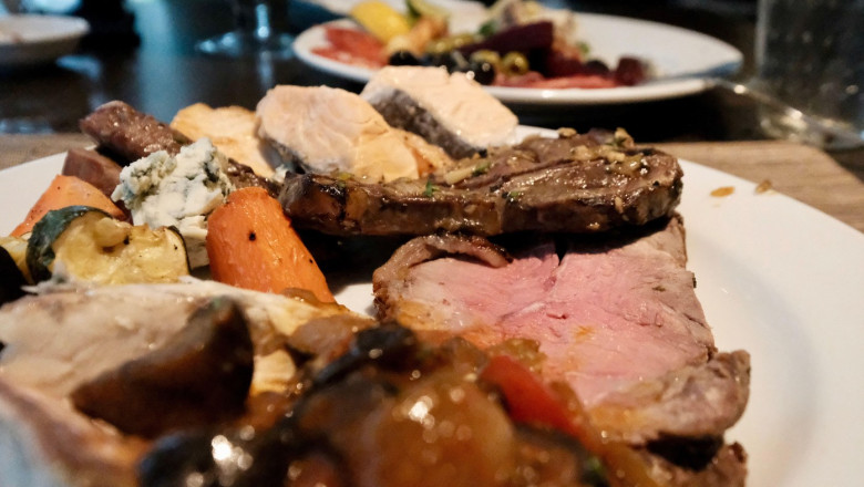 mai multi oameni care consuma carne ajung centenari decat vegetarienii explicatia unui studiu care pare sa contrazica tot ce stiam 6982d62c33edd