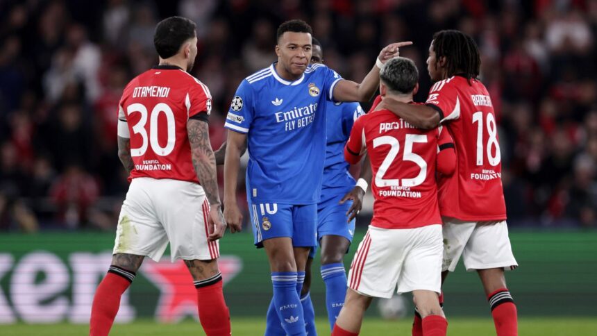 Mbappé, apărarea lui Vinicius: "E inacceptabil." 1 mbappe scut in jurul lui vinicius numarul 25 de la benfica nu merita sa mai joace in champions league de 5 ori l a numit maimuta eu l am auzit 699562ffd7457