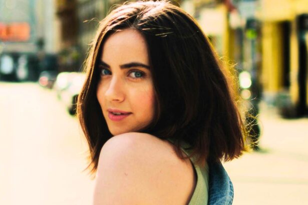 people who saw their parents do these 9 things growing up are way less glued to their phones now 69816db7ca20a