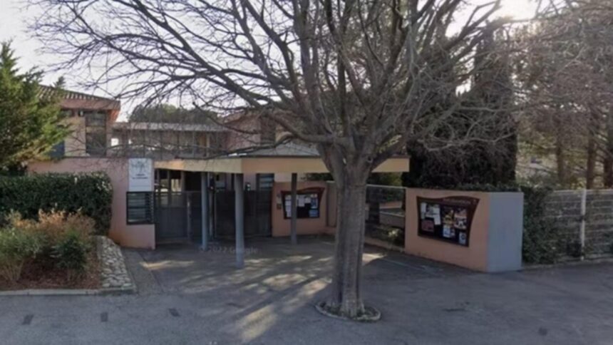 Profesoară grav rănită în Franța de un elev de 14 ani 1 profesoara grav ranita in franta dupa ce un elev de 14 ani a atacat o cu cutitul la colegiu 6982529f4a62f