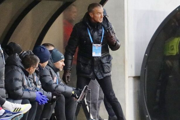 reactia lui pancu dupa ce dorinel munteanu a acuzat arbitrajul din hermannstadt cfr eu am vazut bine 69943245d4b8d