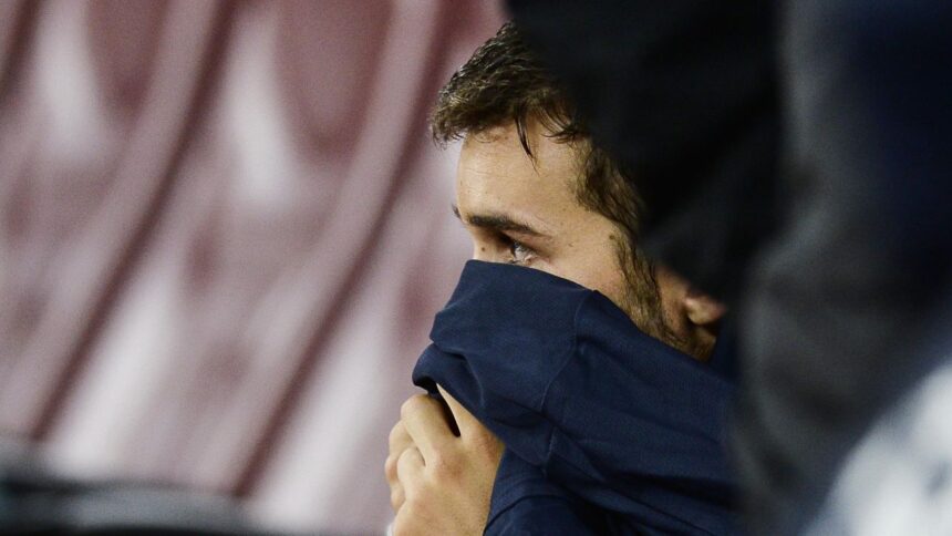 Fost căpitan al FCSB, exclus din lotul echipei 1 soc in superliga fostul jucator de la fcsb si a pierdut banderola de capitan si a fost exclus din lot 6995bd4167486