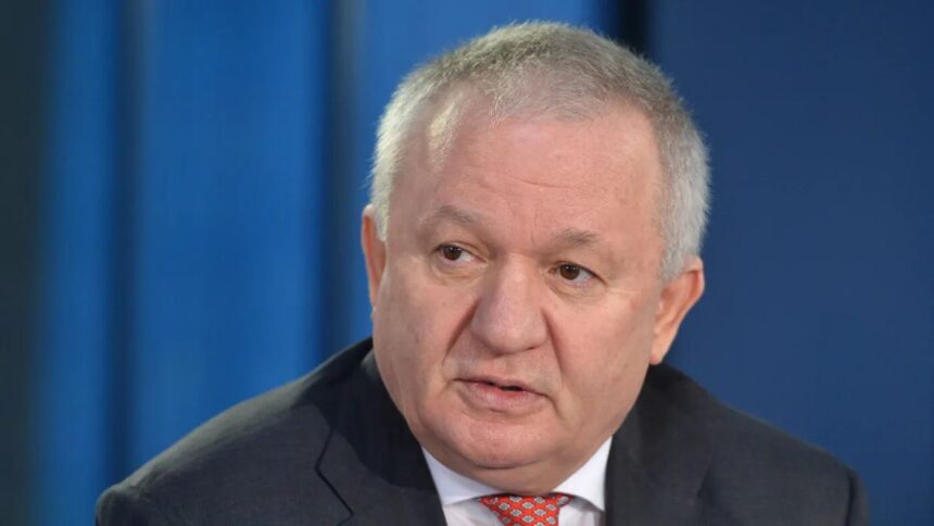 Porumboiu tranșează verdictul despre Becali la Craiova 1 verdictul specialistului porumboiu transeaza faza care l a infuriat pe becali la craiova decizia e clara 698e496a34501