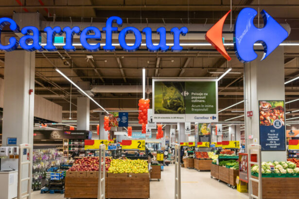 video carrefour anunta vanzarea filialei din romania catre paval holding tranzactie de peste 800 mil de euro pozitia fratilor paval 698de4db9f67d