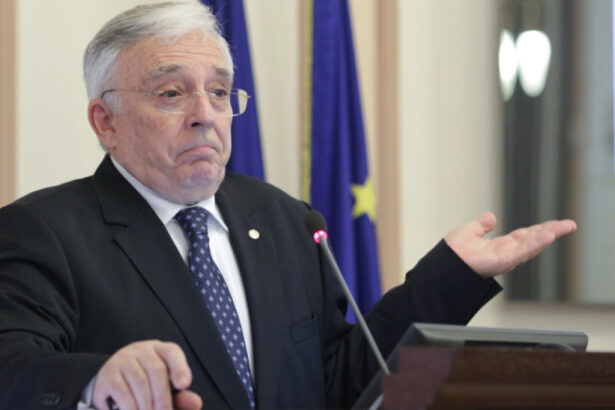 video mugur isarescu avertizeaza asupra riscului de criza in horeca si comert exista o restrangere a cererii dar speram sa fie depasita 6995bfd0363c8