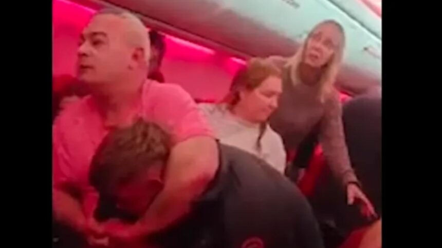 zbor turcia marea britanie deviat de urgenta in belgia dupa o bataie generala la bord video 69907a0d0765b