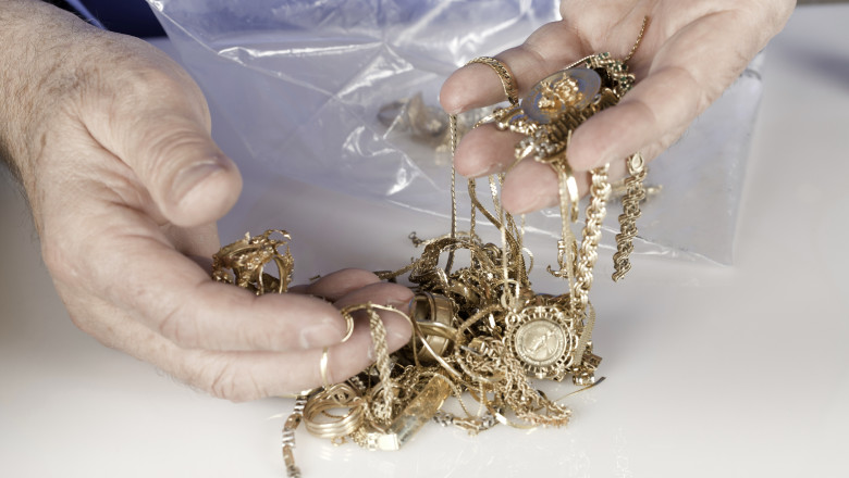 6 kilograme de aur si diamante in valoare de 37 milioane lei confiscate in calarasi anaf a predat tot aurul trezoreriei 69aaa8fe1be39