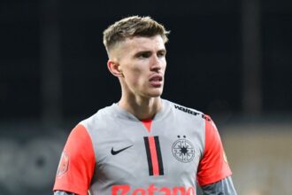 agentul ii pune contractul pe masa lui tavi popescu si promite o suma uriasa poti sa iei zece milioane 69c1adad310b6