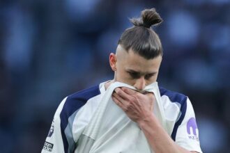 englezii l au urecheat pe radu dragusin dupa 1 1 cu liverpool nu stie nici cu mingea nici fara ea ce nota a primit 69b7058658df6