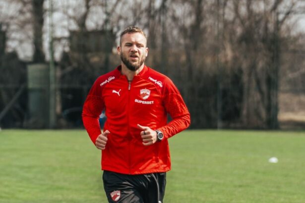 foto si video george puscas a debutat cu gol la dinamo si a iesit cu probleme medicale 69c7b8b6d69f5