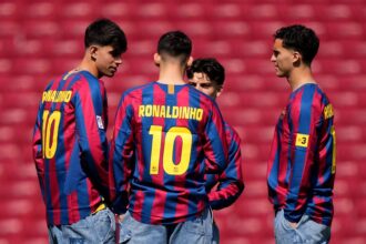 foto si video retro barcelona cum au aparut imbracati jucatorii lui hansi flick inaintea partidei cu rayo vallecano 69bfebd49e1ba
