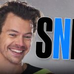 harry styles kisses snl cast member while joking about queerbaiting claims 69b6c28ae7879