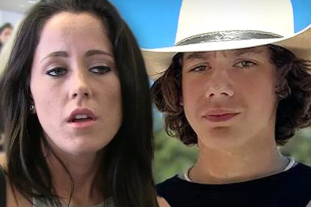 jenelle evans son checks into mental health center 69af596d6b7b0